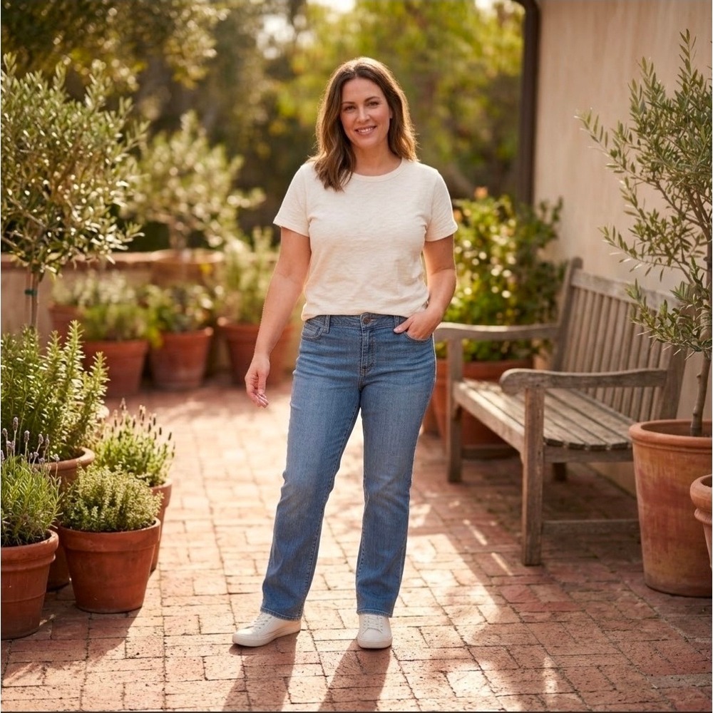 LL Bean Favorite Fit Straight Leg Jeans Womens 12 Reg Medium Wash Denim 292220